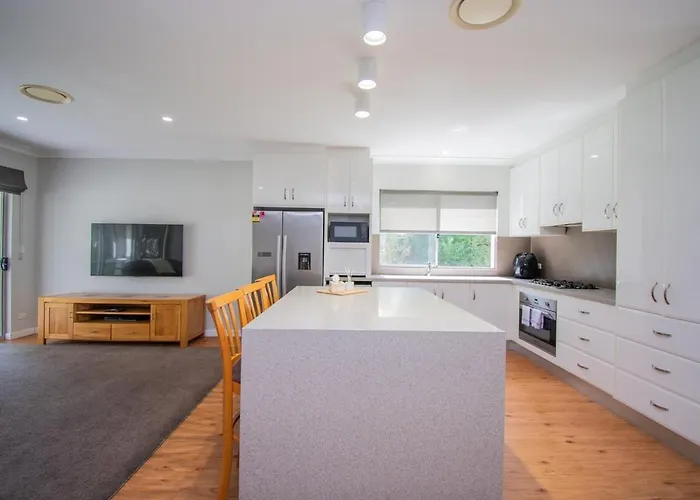 Paperbark Retreat - Spacious 2 Family Accommodation